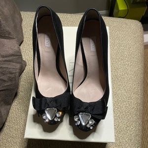 Glint Glidina Jeweled Platform Pump Size 8